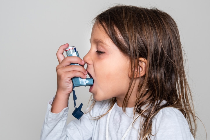 How To Control Allergic Asthma in Kids This Fall